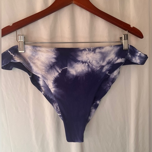 NWT Dippin Daisy plus size blue tie dye bikini set, 2X, 3X - Picture 2 of 13